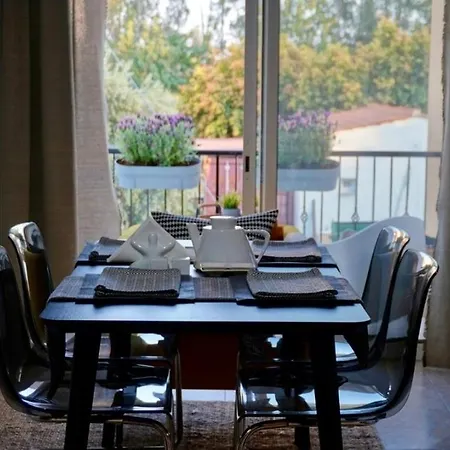 Exquisite Melanos Appartement *