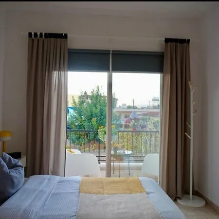 Exquisite Melanos Klorakas