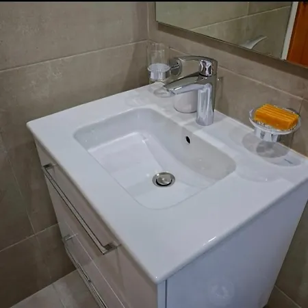 Exquisite Melanos Apartmán *