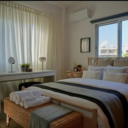 Exquisite Melanos Apartment Klorakas