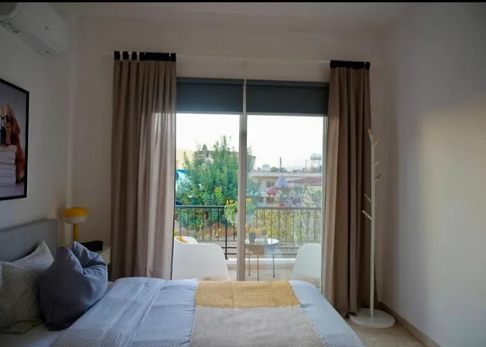 Exquisite Melanos Klorakas